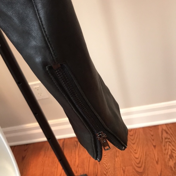 Guess 100% leather cropped jacket. - Picture 6 of 10